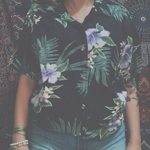 adorable tommy bahama button up!